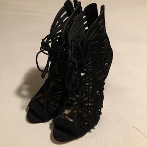Black laced-up shoes from Europe